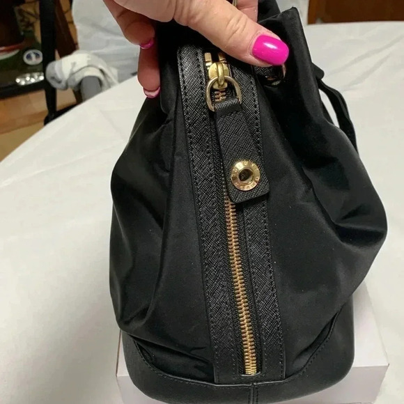 HENRI BENDEL Purse,bucket bag. Inside is Gorgeous, 1 callout in the last pic. - Picture 2 of 8